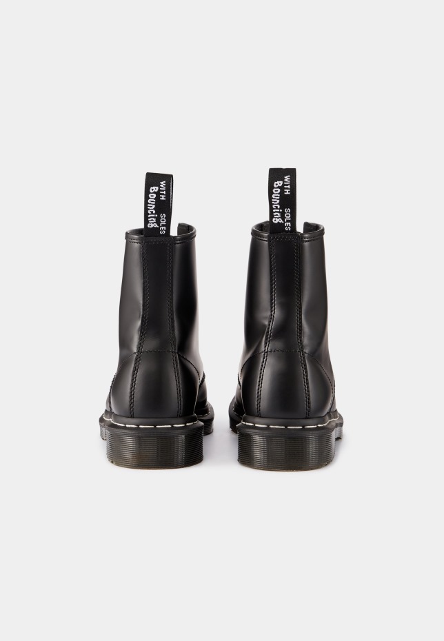 1460 μποτάκια με κορδόνια μέχρι τον αστράγαλο μαύρα/άσπρα Dr Martens Greece