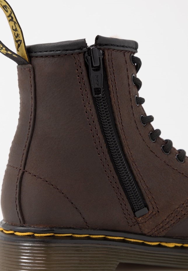 σκούρο καφέ μπότες Dr.martens 1460 χειμερινές μπότες Serena