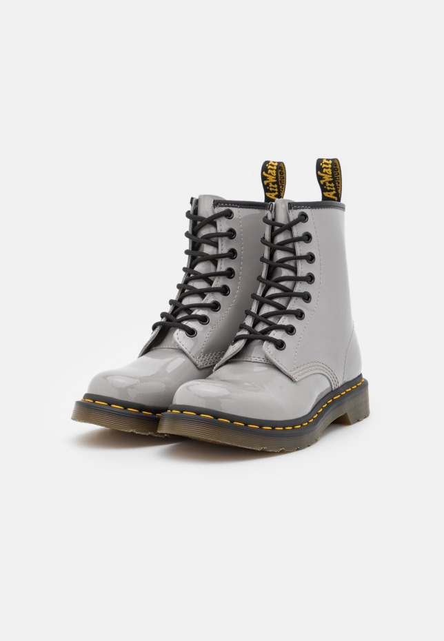 γκρι φωτιστικό Dr Martens Greece 1460 μποτάκια με κορδόνια