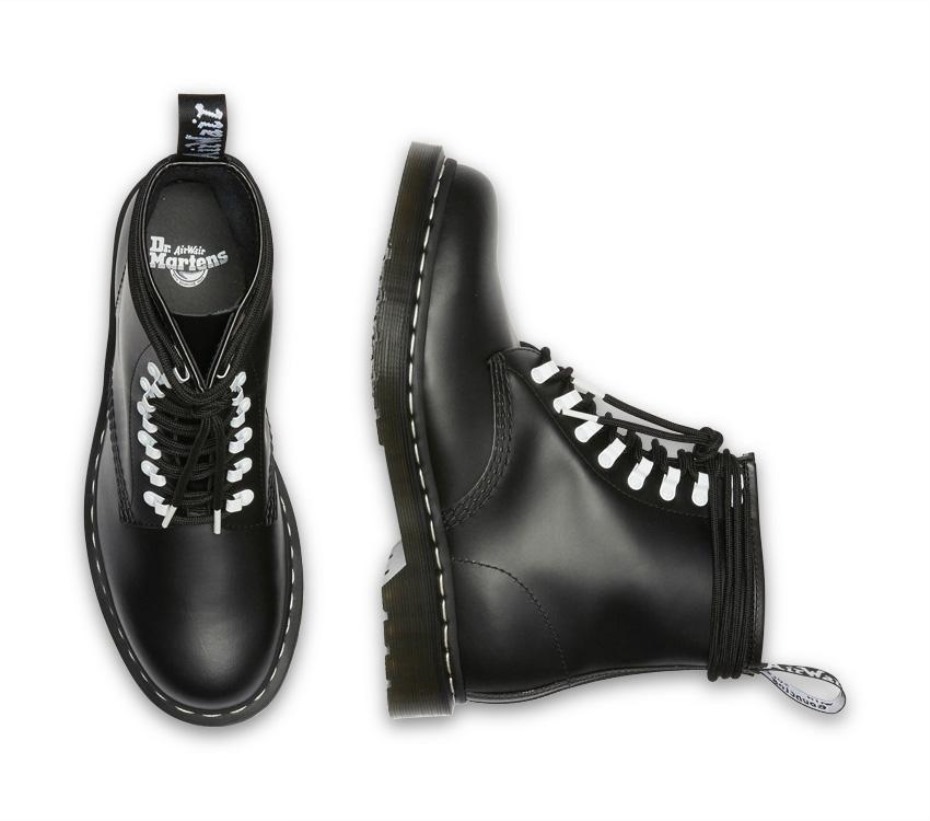 μαύρες λείες μπότες Dr.martens 1460 διαταράσσουν το ομαλό υλικό