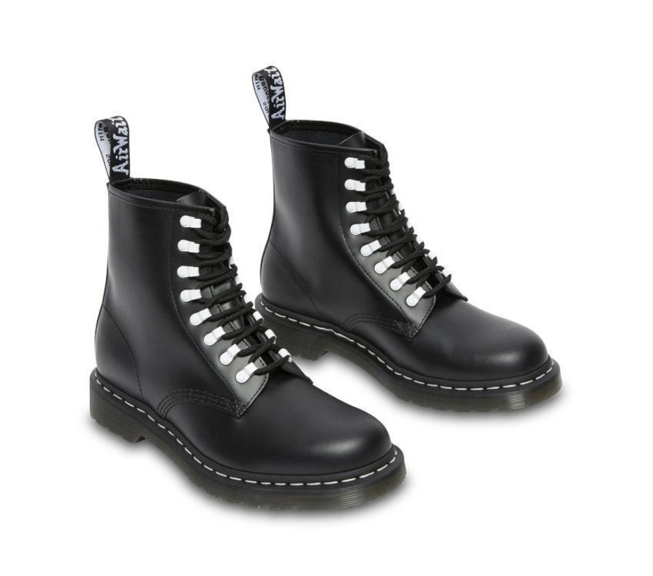μαύρες λείες μπότες Dr.martens 1460 διαταράσσουν το ομαλό υλικό