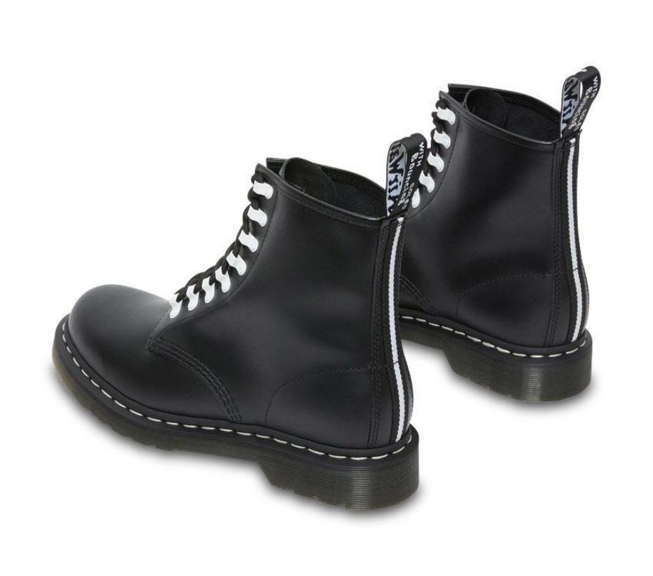 μαύρες λείες μπότες Dr.martens 1460 διαταράσσουν το ομαλό υλικό