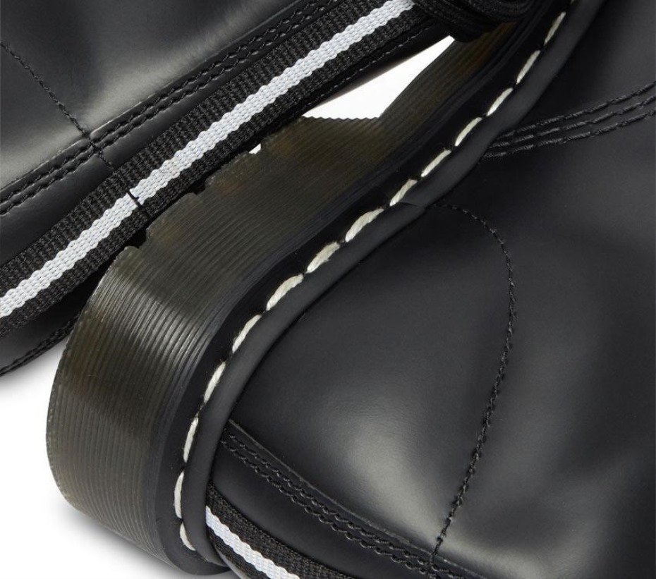 μαύρες λείες μπότες Dr.martens 1460 διαταράσσουν το ομαλό υλικό