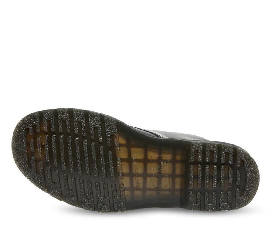 Οι μπότες Dr.martens 1460 διαταράσσουν την ομαλή μαύρη λεία