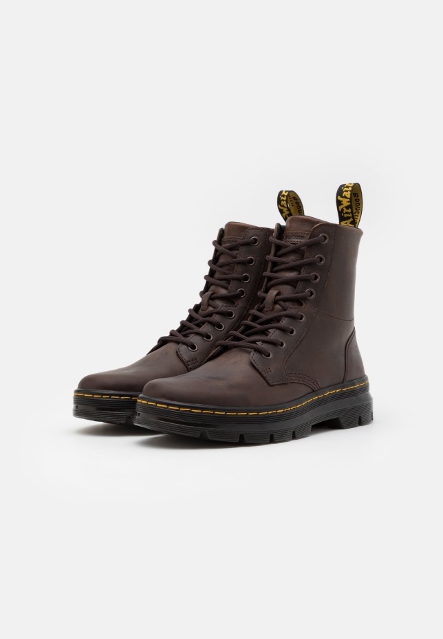 καφέ χτένες με κορδόνια μποτάκια Dr Martens Greece