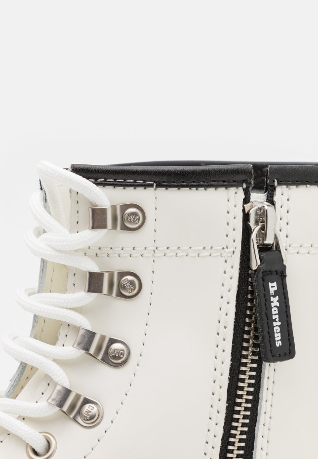 Μποτάκια με κορδόνια 1460 λευκά λεία μποτάκια Dr.martens