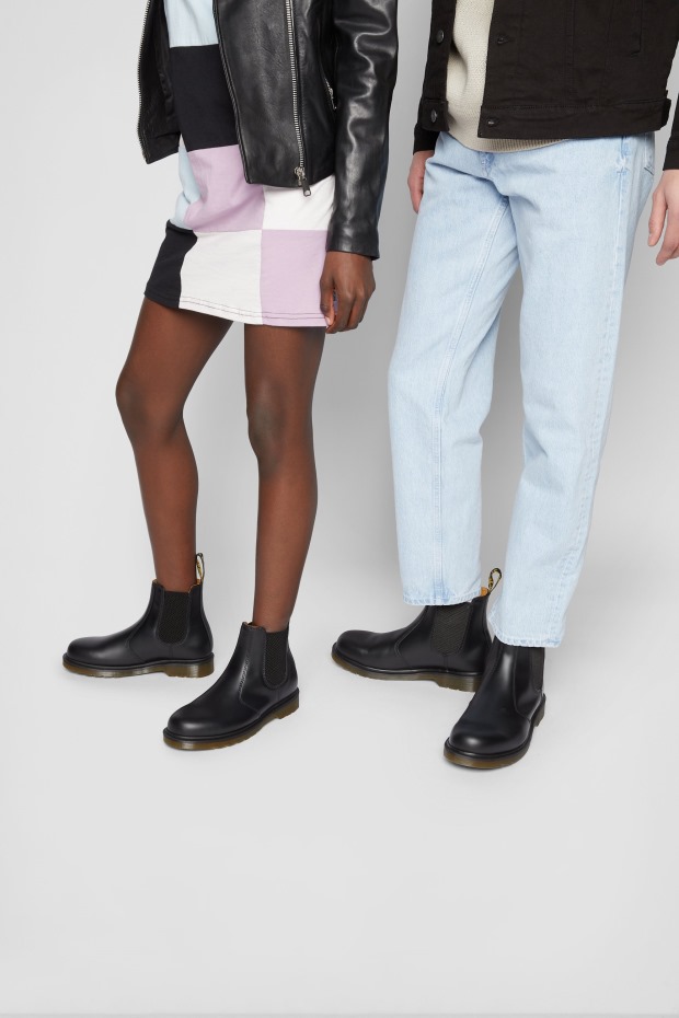 2976 Chelsea Classic μποτάκια μαύρα Dr Martens Greece