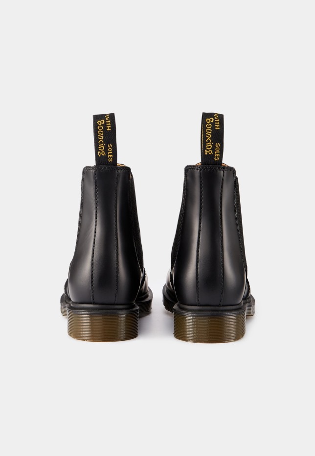 2976 Chelsea Classic μποτάκια μαύρα Dr Martens Greece