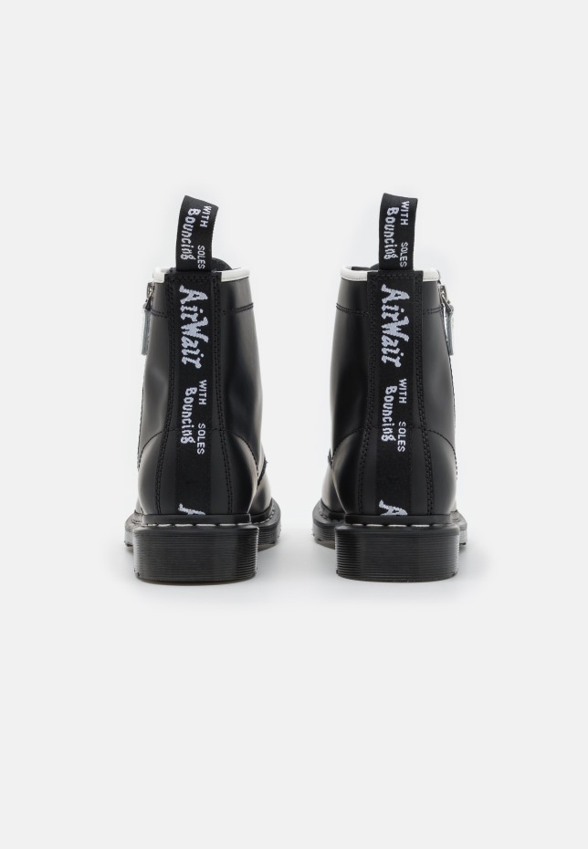 μαύρα λεία 1460 μποτάκια με κορδόνια μποτάκια Dr.martens