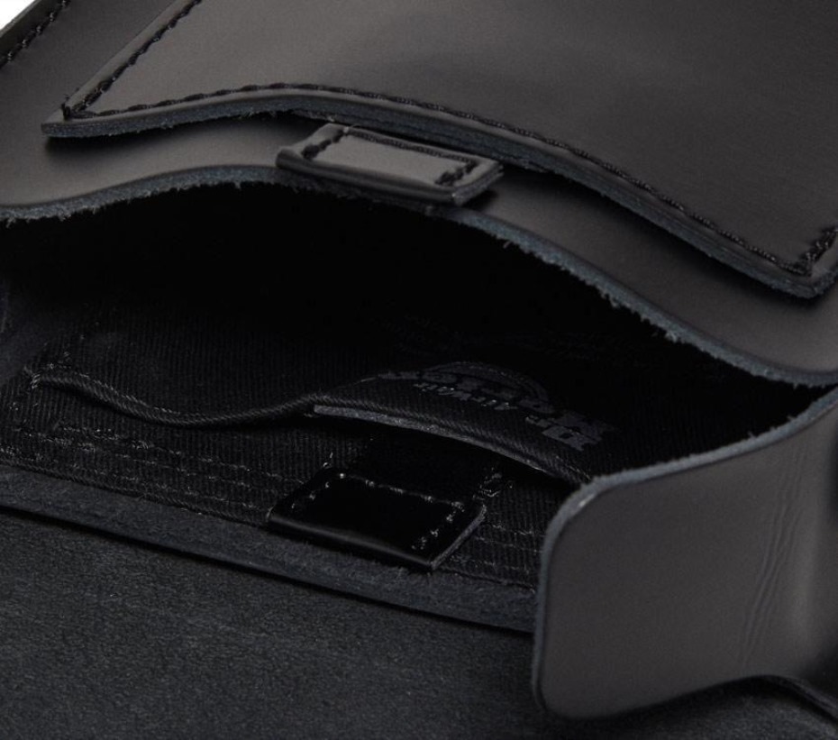 τσαντάκι χιαστί μαύρο κουτί Dr Martens Greece