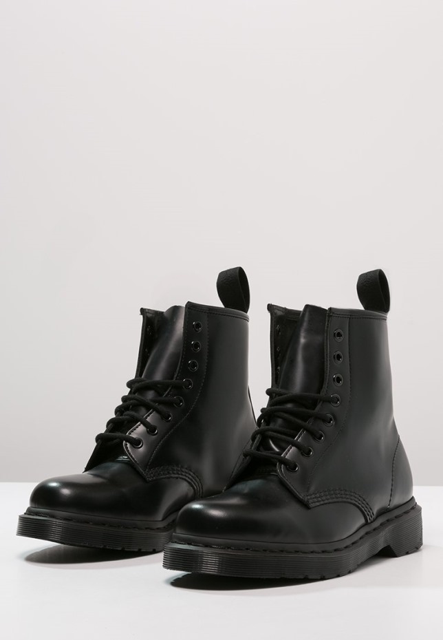 μονό μαύρο 1460 μποτάκια με κορδόνια Dr Martens Greece