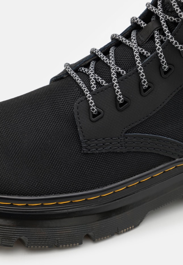 Dr Martens Greece Tarik Extra Tough 50/50 Unisex μποτάκια με κορδόνια μαύρα