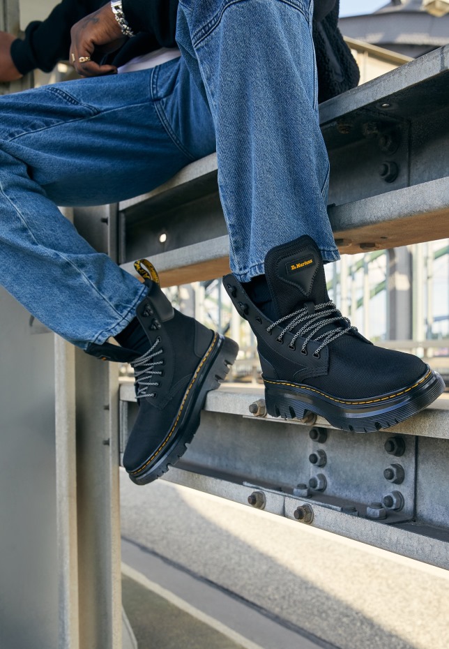 Dr Martens Greece Tarik Extra Tough 50/50 Unisex μποτάκια με κορδόνια μαύρα