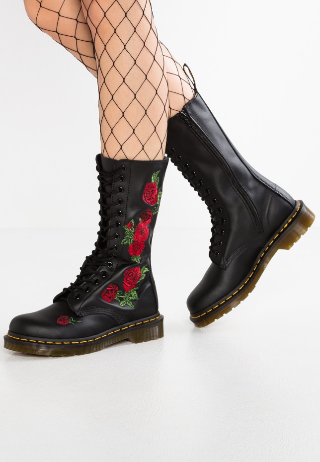 Vonda 14 Eye Boot Lace Up μπότες μαύρες/ροζ μπότες Dr.martens
