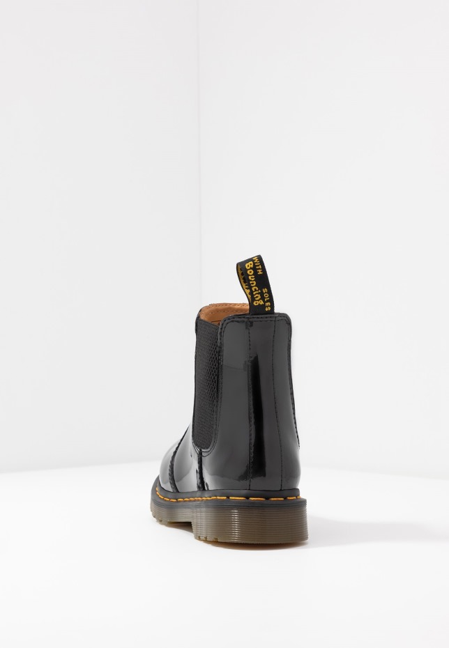 2976 κλασικά μποτάκια Dr Martens Greece μαύρο