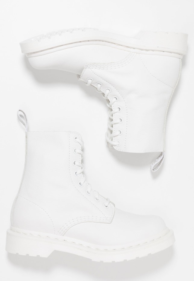 Dr Martens Greece White Virginia 1460 Pascal Mono 8 μποτάκια με κορδόνια μέχρι τον αστράγαλο