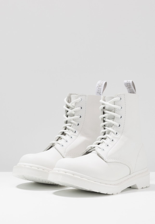 Dr Martens Greece White Virginia 1460 Pascal Mono 8 μποτάκια με κορδόνια μέχρι τον αστράγαλο